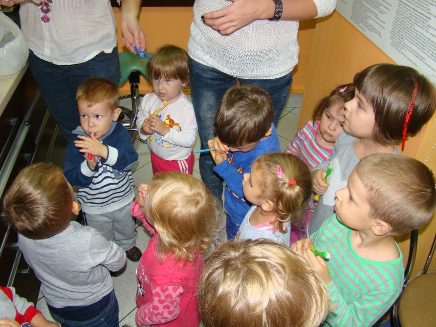 Zdrowie. Zęby umyło 257 tys.500 dzieci w Polsce. Także  maluchy z Wadowic