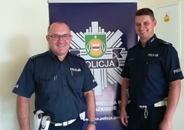 Wyszków. Policjanci pomogli choremu na epilepsję. Starszy aspirant Marek Cackowski i sierżant sztabowy Piotr Pet.