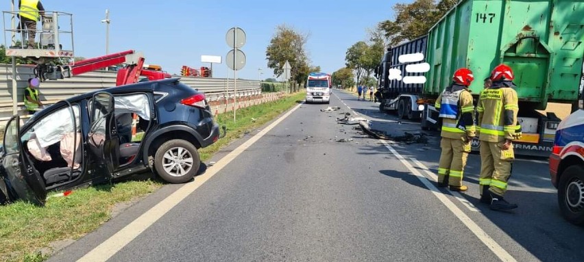 Zderzenie ciężarówki i osobówki na trasie Grodzisk - Ptaszkowo