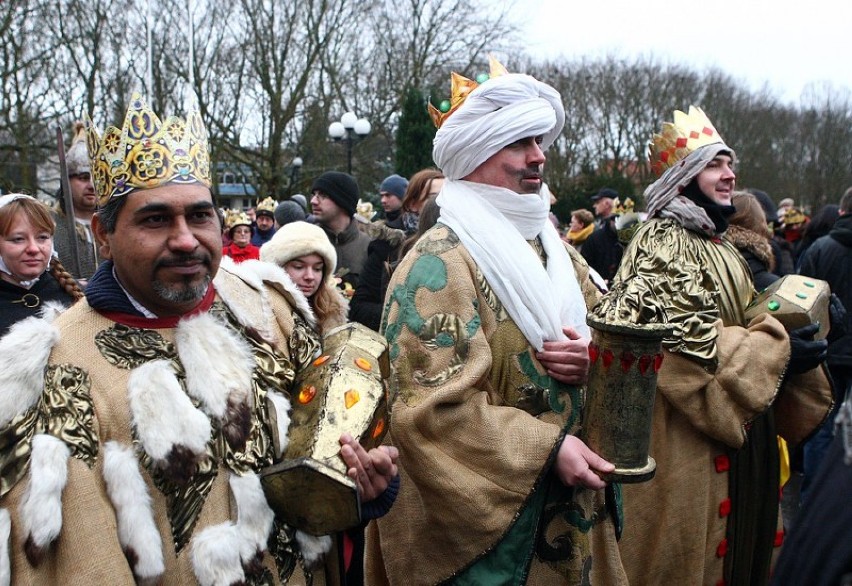 Orszak Trzech Króli w Szczecinie: Rapujący Herod, pokazy ognia i walka rycerzy [zdjęcia]