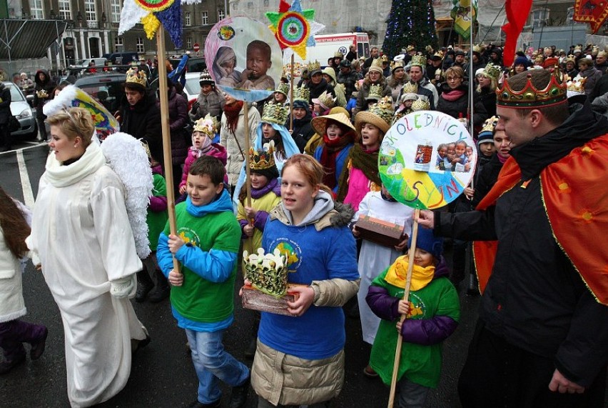 Orszak Trzech Króli w Szczecinie: Rapujący Herod, pokazy ognia i walka rycerzy [zdjęcia]