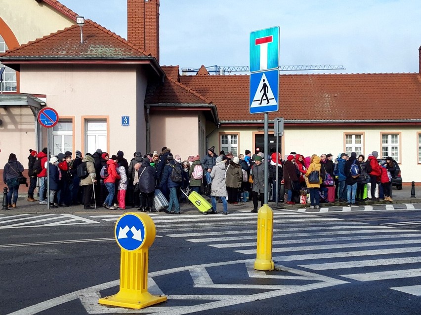 Pociąg z Kołobrzegu do Krakowa nie odjechał - 100 Ślązaków wynajęło dwa autobusy