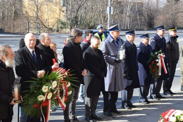 Dzień Pamięci Żołnierzy Wyklętych. Kaliszanie uczcili bojowników pod murem więzienia