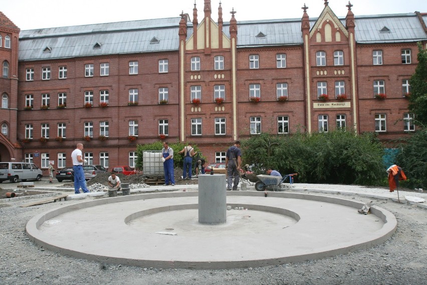 Powstająca fontanna na ul. Sienkiewicza