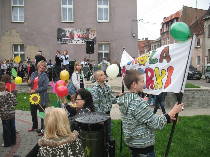 Nowy Staw. Przeszli ulicami w imię tolerancji dla osób niepełnosprawnych (zdjęcia)