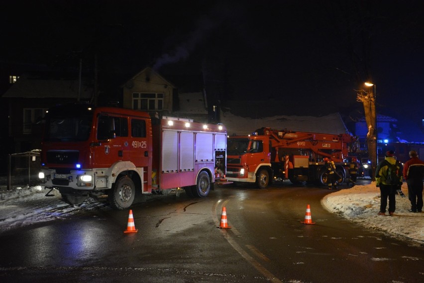 Groźny pożar w Nowym Targu. Strażakom udało się zapobiec tragedii