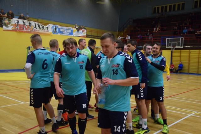 Mecz piłki ręcznej w II lidze dolnośląskiej Zew Świebodzin vs. UKS Dziewiątka Legnica