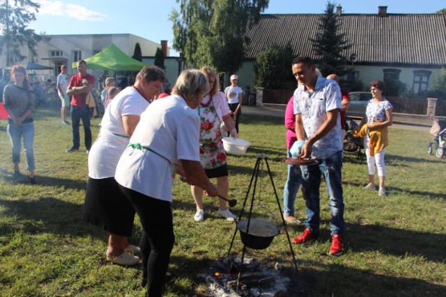 W Bronisławiu w gminie Dobre odbyła się trzecia edycja gotowania w plenerze