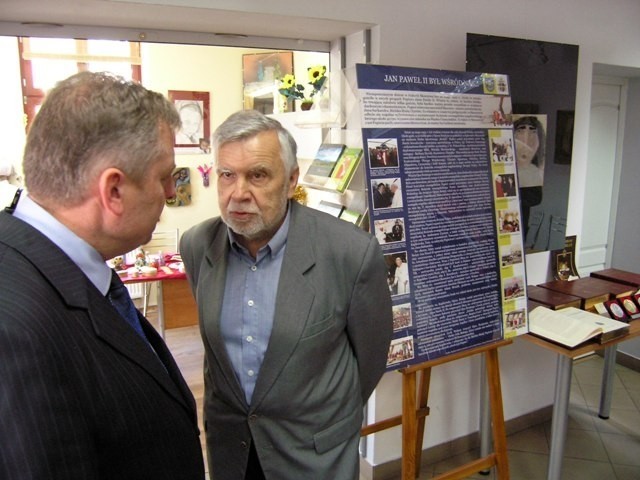 Witold Dzierżawski (z prawej) opowiadał o kulisach wizyty Jana Pawła II w Skoczowie