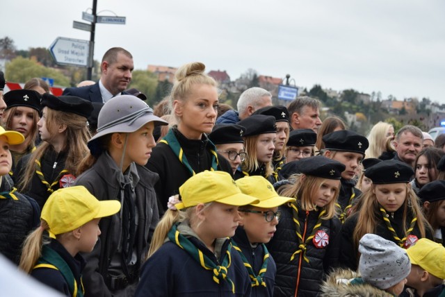 Oficjalne obchody Dnia Niepodległości w Sępólnie Krajeńskim przy Pomniku Wdzięczności ku Czci Chrystusa Króla