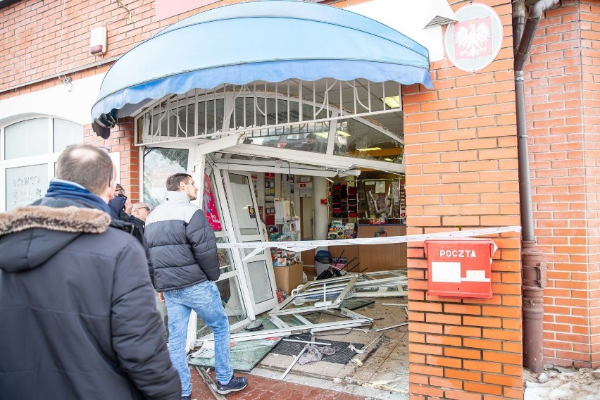 Wypadek na Kołłątaja w Białymstoku. Kobieta w BMW wjechała w...