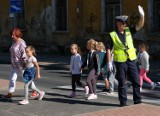 Radomsko. Policyjna akcja "Bezpieczna droga do szkoły". Więcej patroli w okolicach szkół
