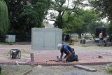 Pomnik "Wieczna Miłość" w Wieluniu. Kiedy przyjedzie monument?