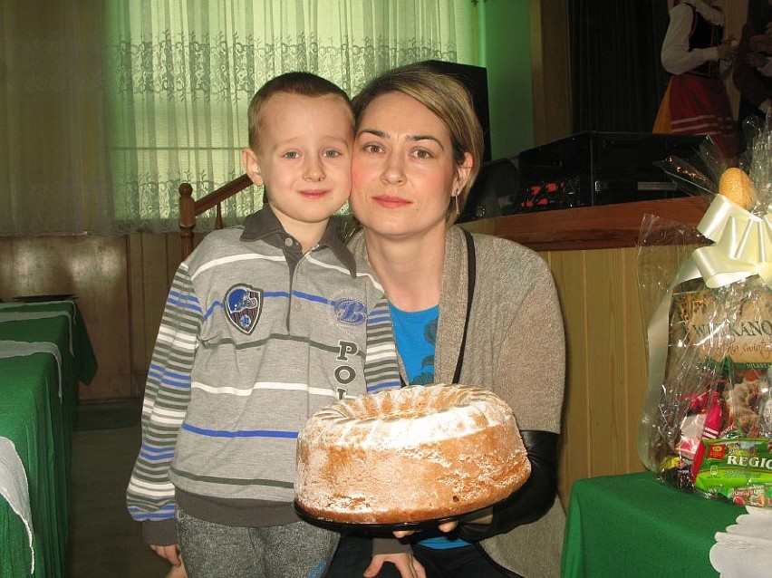Konkurs na babkę wielkanocną w Rogowie.
