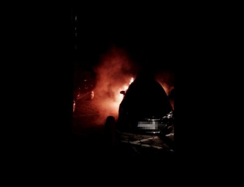 Pożar samochodu w Czerwionce-Leszczynach [ZDJĘCIA, WIDEO]