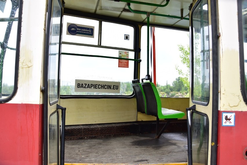 W Piechcinie zatopiono tramwaj Konstal 805, który przez 38...