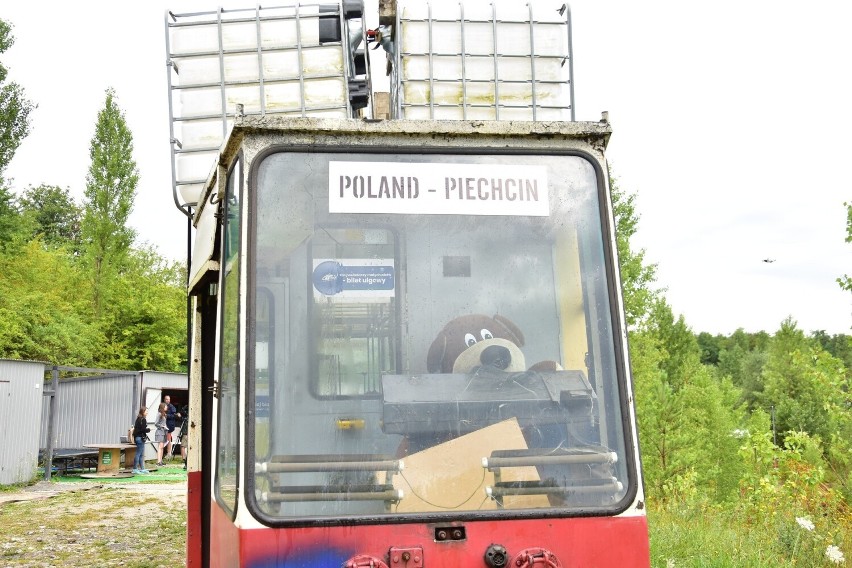 W Piechcinie zatopiono tramwaj Konstal 805, który przez 38...