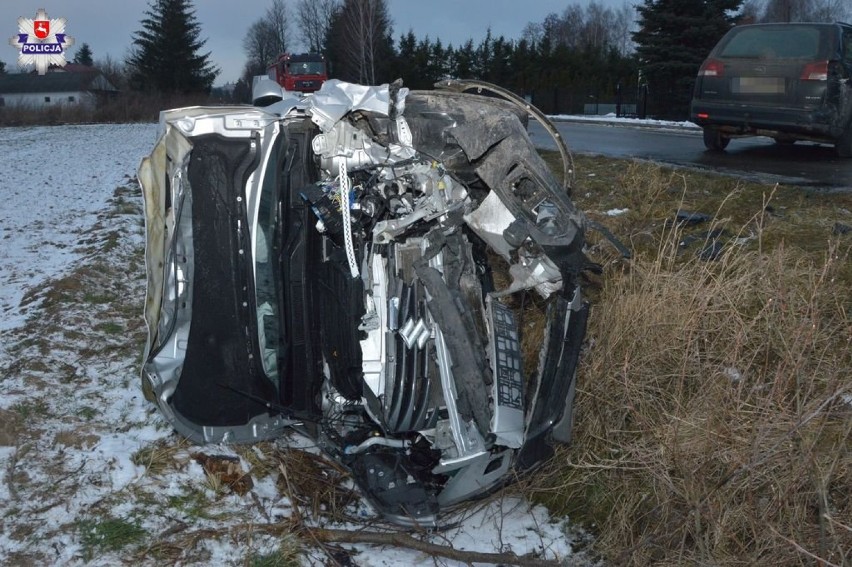 Wypadek w Radecznicy: dwie osoby trafiły do szpitala po...