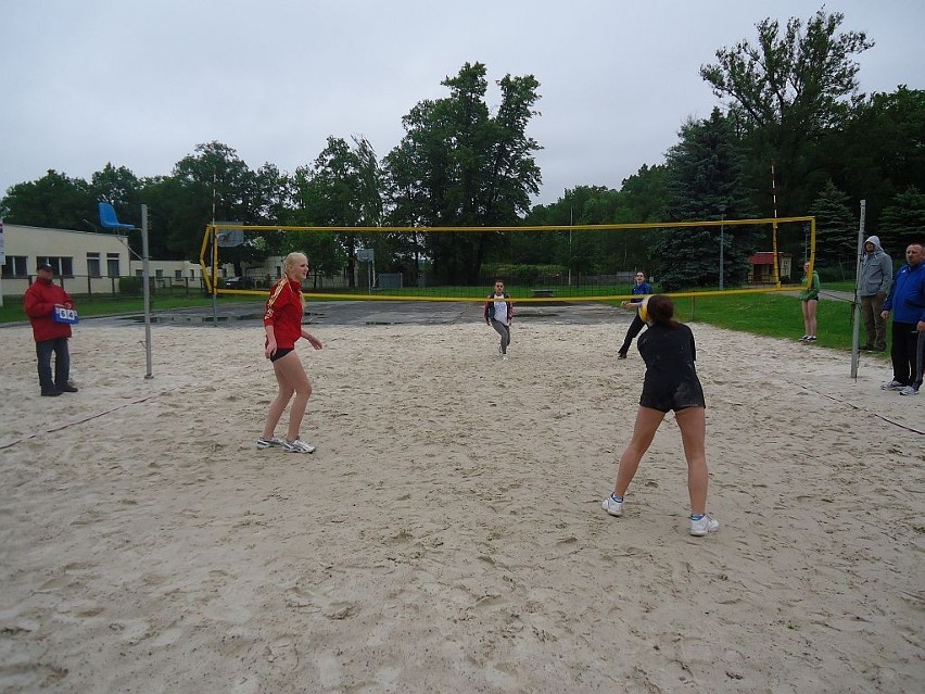 Bolesławiec: Mistrzostwa powiatu szkół ponadgimnazjalnych w siatkówce plażowej