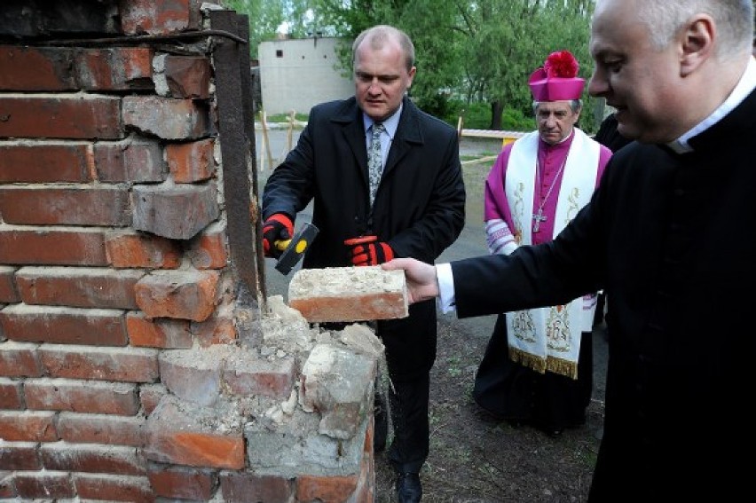 Na miejscu ma powstać trzypiętrowy budynek Domu Pomocy ...