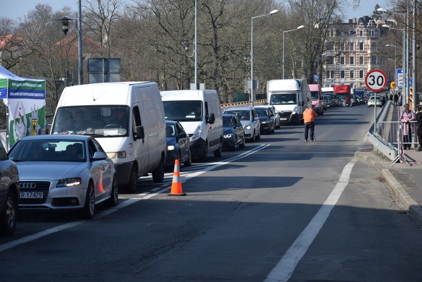 Granica zamknięta dla polskich pracowników. Jak wygląda nowa rzeczywistość?