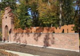 Gmina Pruszcz gdański. Zrewitalizowany park w Wojanowie zyskał historyczną bramę. Mieszkańcy wejdą do parku jak dawniej! |ZDJĘCIA