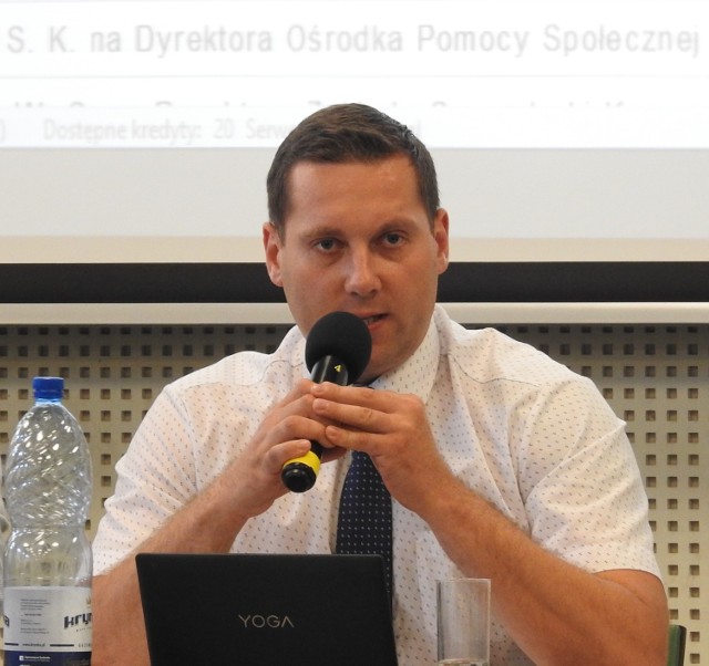 Radny Piotr Borowski ostrymi słowami rozpoczął dyskusję na temat pracy SOK. Liczy na to, że to spowoduje rozwój tej instytucji
