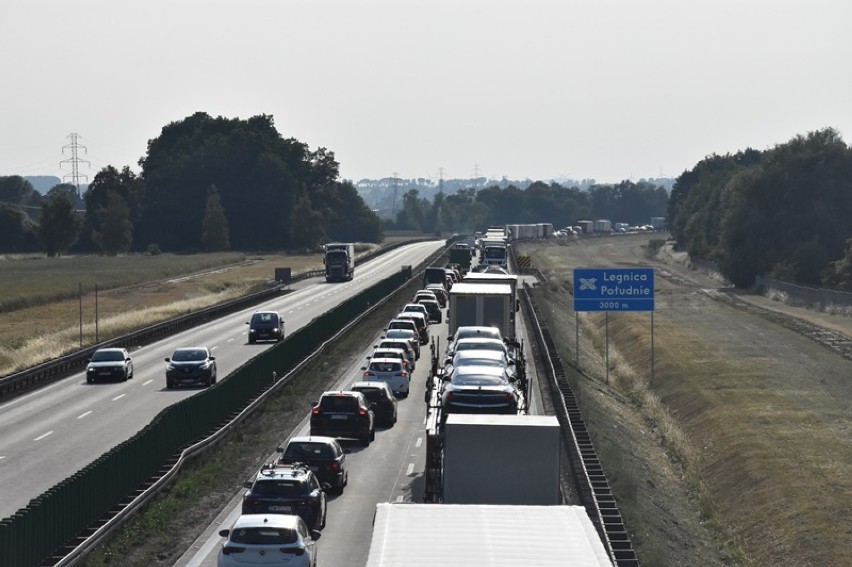 Wypadek na autostradzie A4, ranny kierowca [ZDJĘCIA