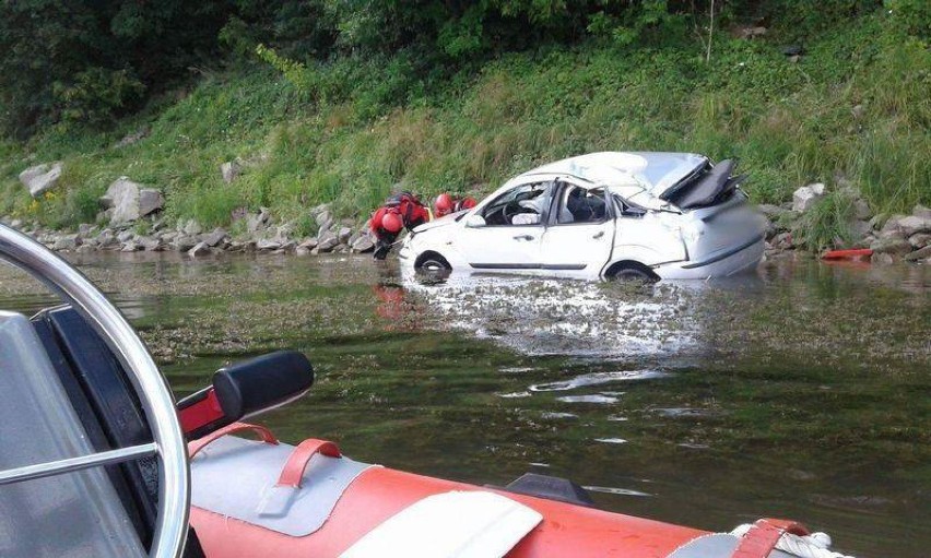 Tęgoborze. Ford focus utopiony w Jeziorze Rożnowskim