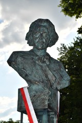 Pomnik Paderewskiego stanął we Wrocławiu [ZDJĘCIA]