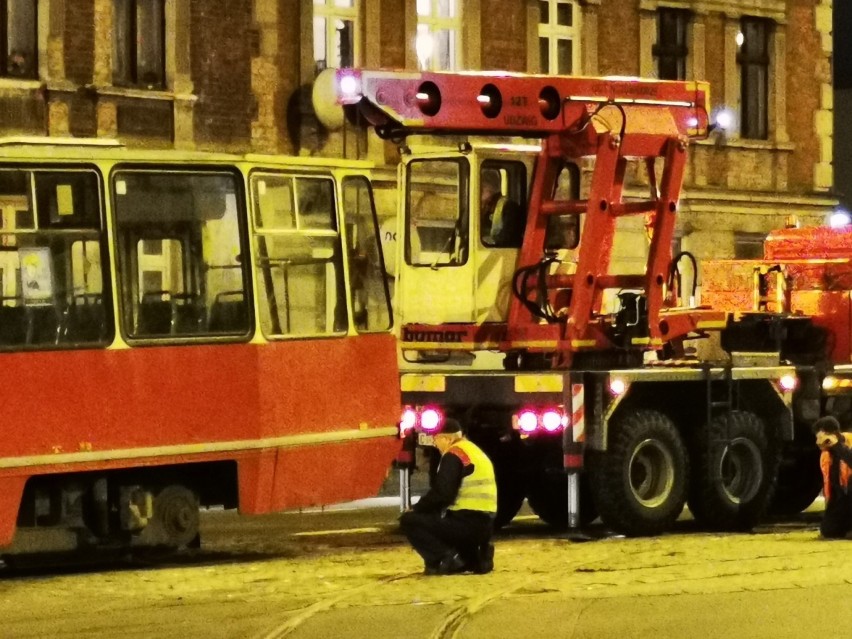 Do wykolejenia tramwaju doszło na skrzyżowaniu ulic...