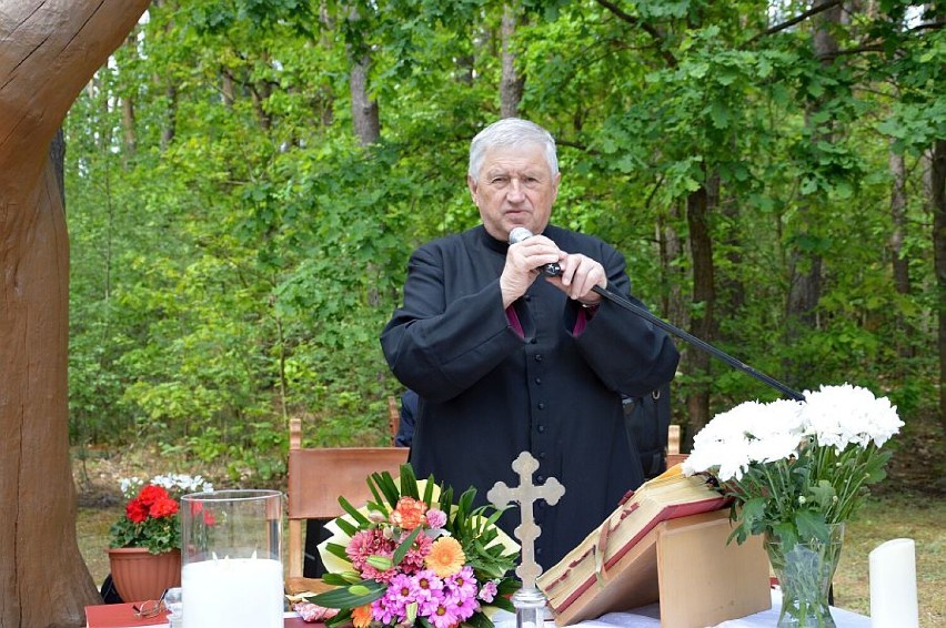 Poświęcenie pól w Michałkowie - Kłobukowie. W gminie Tłuchowo nadal kultywują zapomniany zwyczaj [zdjęcia]