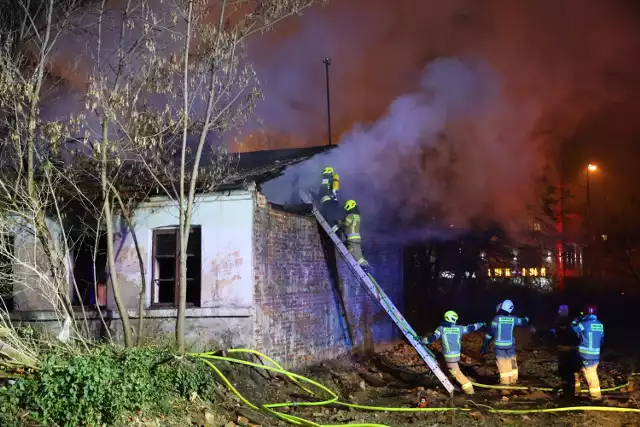 Groźny pożar w centrum Piotrkowa