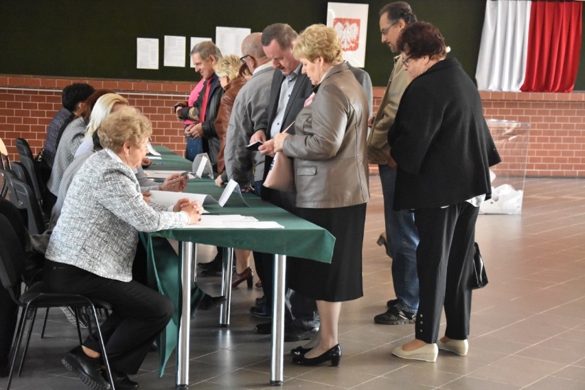 W całej Polsce trwają Wybory Parlamentarne. Mieszkańcy Wągrowca głosują [ZDJĘCIA] 