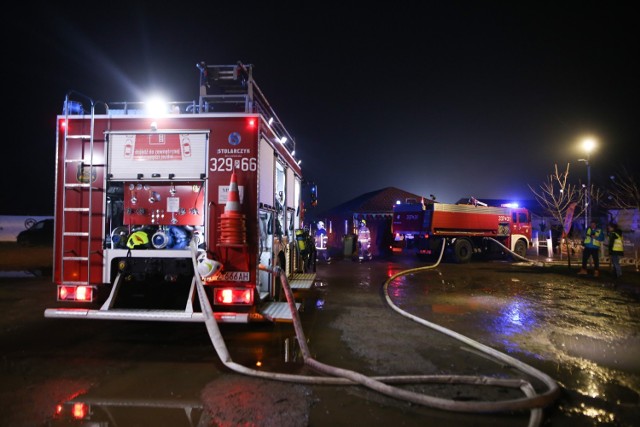 Około godziny 15.45 do straży pożarnej wpłynęło zawiadomienie o pożarze w Deli Parku w Trzebawiu. Na miejsce pojechały trzy zastępy straży pożarnej.

Czytaj dalej -->