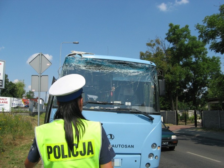 Na ulicy Księżnej Jolanty w Kaliszu dźwig uderzył w autobus...