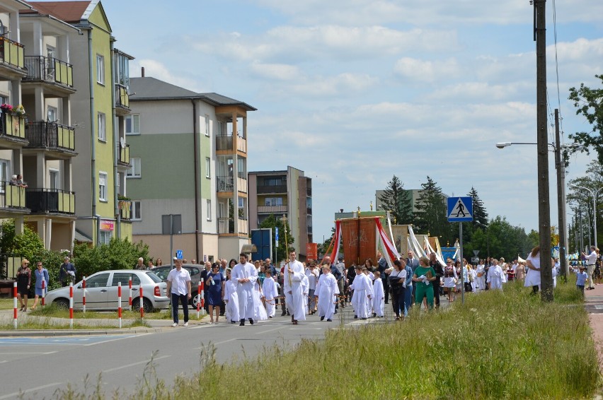 Boże Ciało 2021 w Tomaszowie Maz. Procesja w kościele NMP Królowej Polski przy ul. Słowackiego [ZDJĘCIA]