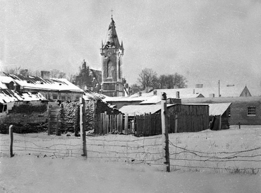 1945 , Widok kolegiaty po ostrzelaniu przez Rosjan (tradycja...