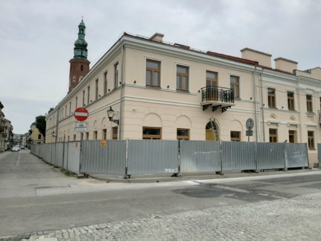 Patio kamienicy Deskurów jest przykryte szklanym dachem. Będzie można tam organizować koncerty, ale też inne wydarzenia kulturalne.