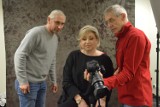 Lidia Liszewska i Robert Kornacki pozowali do zdjęć na warsztatach Uniwersytetu Trzeciego Wieku w Bełchatowie