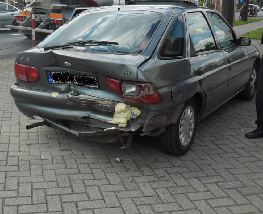 Kolizja w Jarocinie: Trzy samochody brały udział w kolizji...