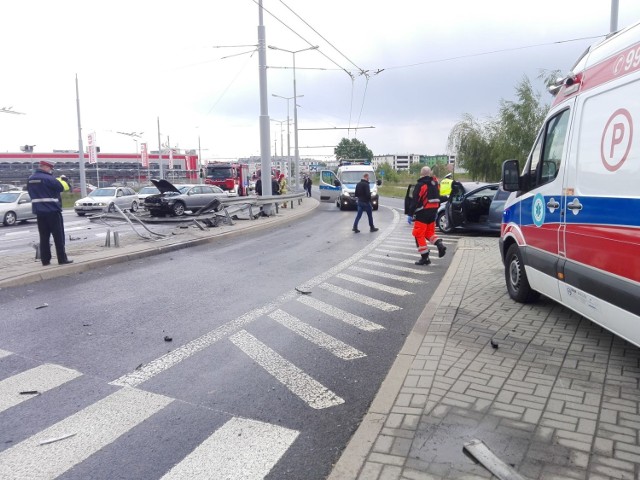 Do wypadku doszło przed godziną 18.00 na skrzyżowaniu ul. Jana Pawła i al. Kraśnickich w Lublinie