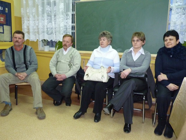 Większość radnych z komisji oświaty zmieniła zdanie. Czy to uratuje szkoły?