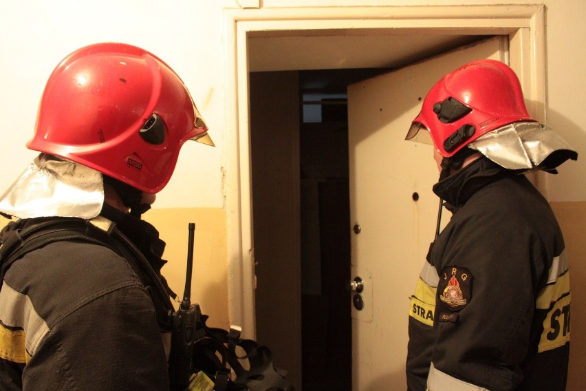 Puławscy strażacy interweniują w bloku przy Sienkiewicza 11a