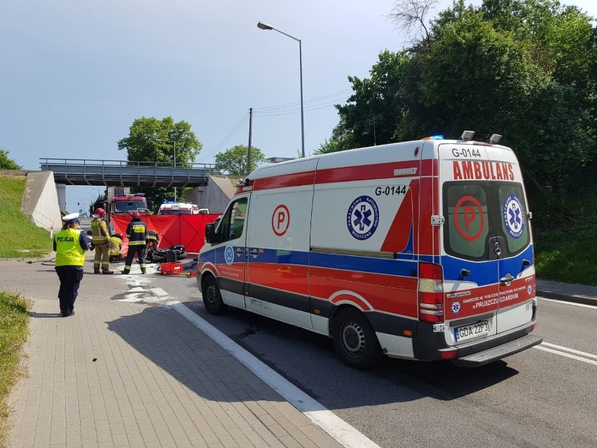 Dwie osoby ranne w wypadku na drodze krajowej nr 91 w Tczewie - niestety motocyklista nie przeżył