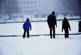 Nowy Tomyśl. Zima z OSiR, czyli narty biegowe na orliku!