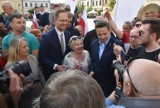 Rafał Trzaskowski w Tarnowie. Podczas wiecu na Rynku poparł Jakuba Kwaśnego w wyborach na prezydenta Tarnowa. Obecny był także kandydat PiS