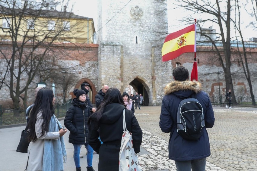 Czarny scenariusz dla Krakowa: tysiące firm przetrwa kryzys, ale zostanie bez klientów. Rząd im nie pomoże. Lepsze wieści dla Podhala