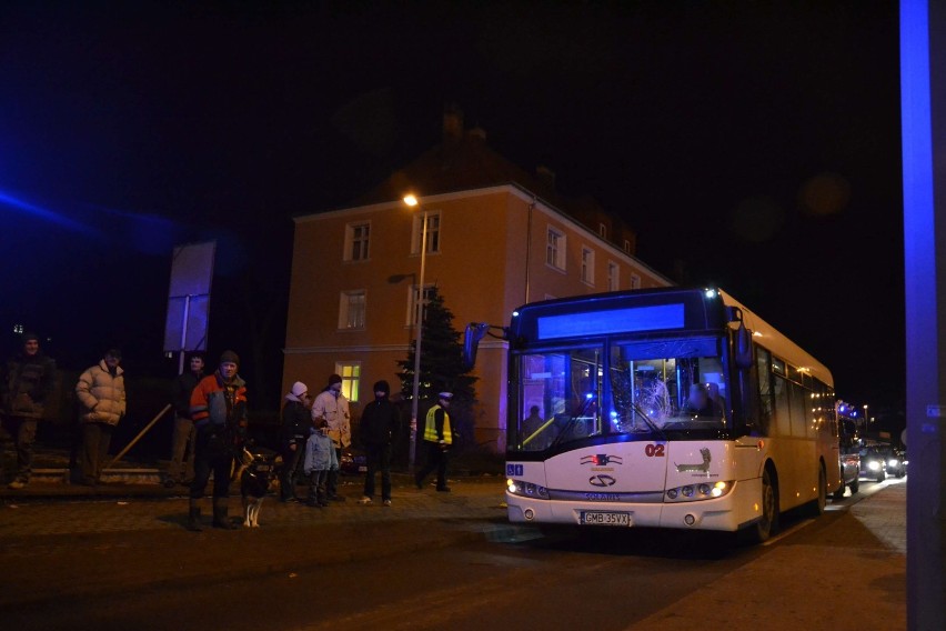 Malbork. Wypadek na ul. Sikorskiego. Autobus potrącił dwie osoby