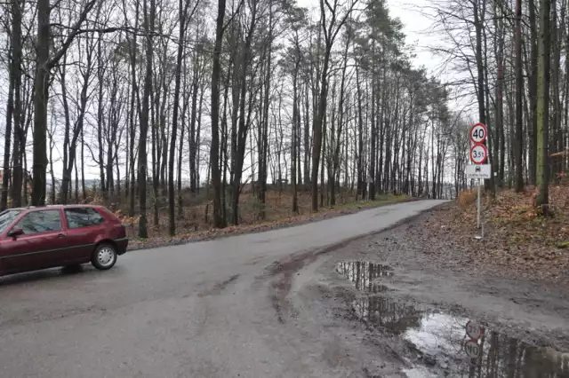Tzw. miniobwodnica Kartuz, czyli droga leśna pomiędzy ulicami Chmieleńską i Zamkową, od 6 lutego będzie zamknięta.